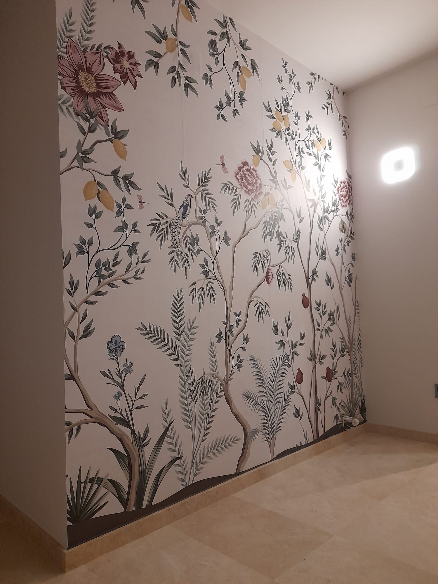 pared con estampado de arboles