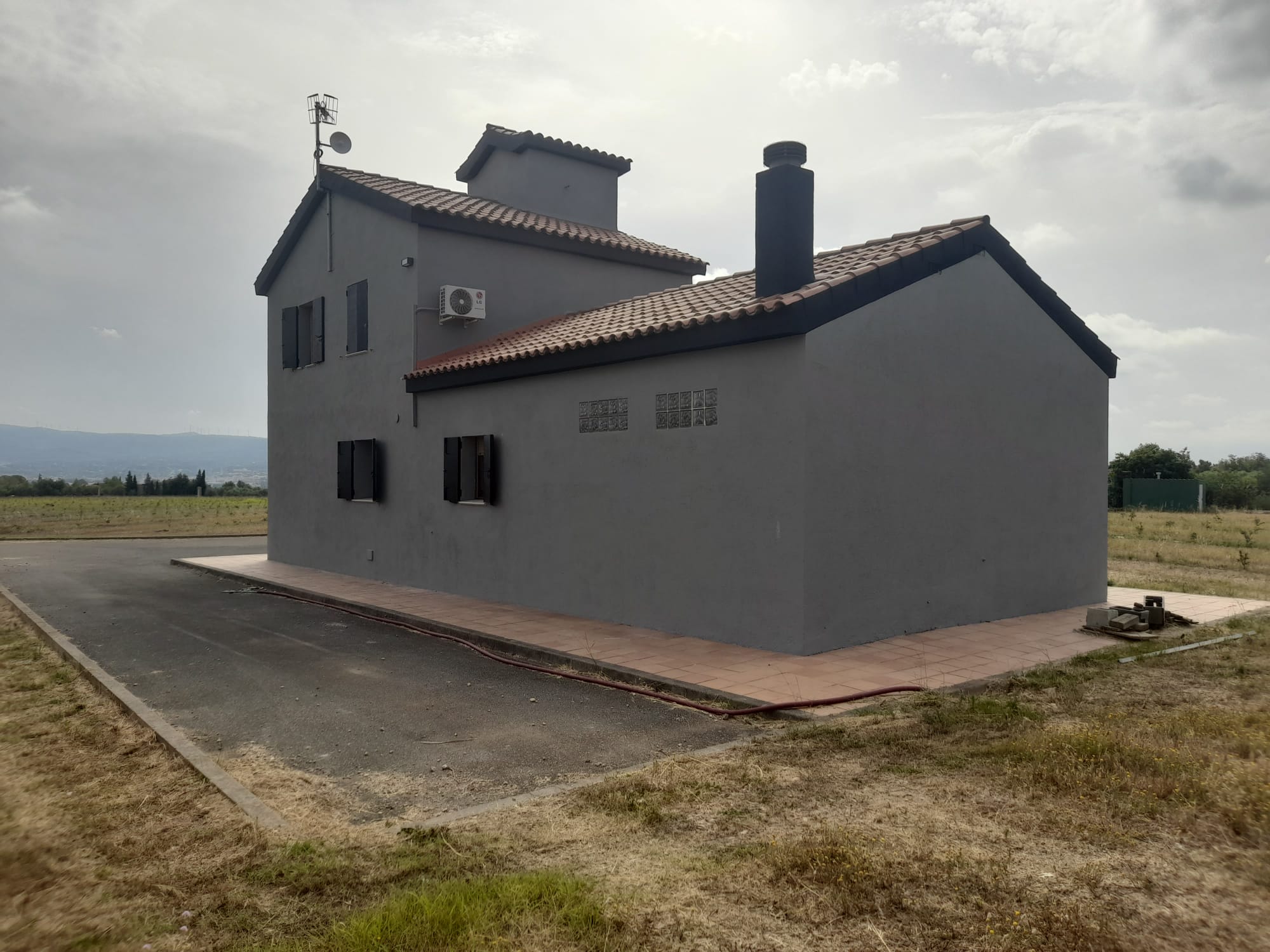 casa pintada gris